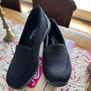 Skechers air cooled, memory foam, walking shoes